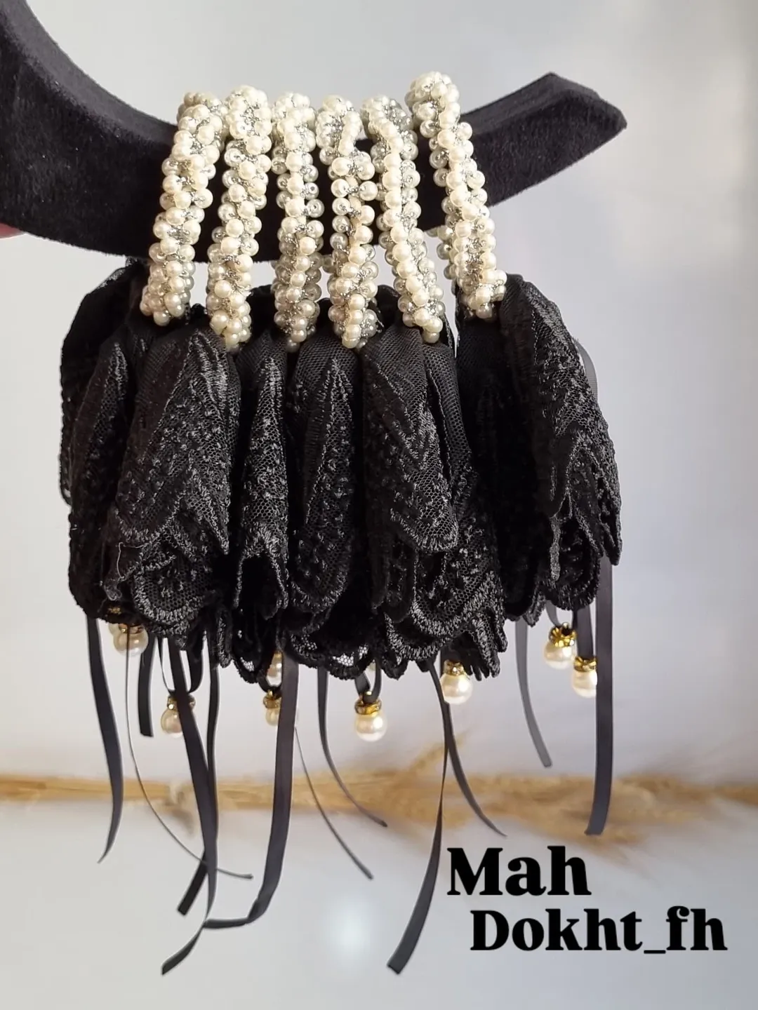 کش قلاب بافی با آویز پاپیون